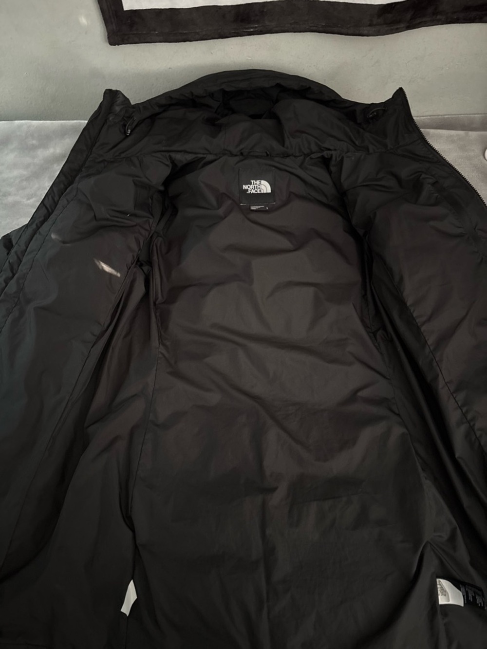 North Face Women’s Black Long 550 Puffer - Picture 3 of 7